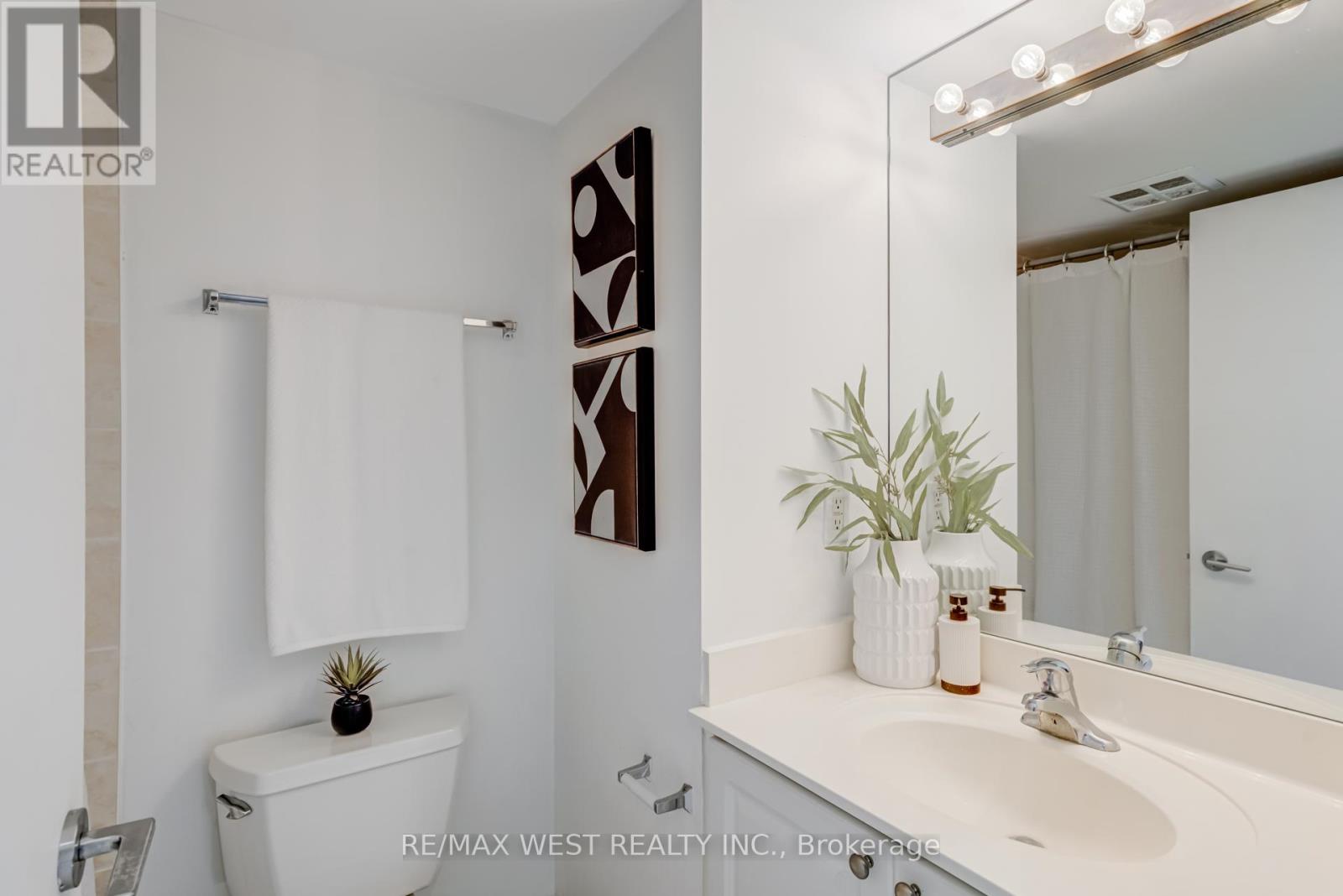Photo 5 of 1407 219 Fort York Boulevard, Toronto ON