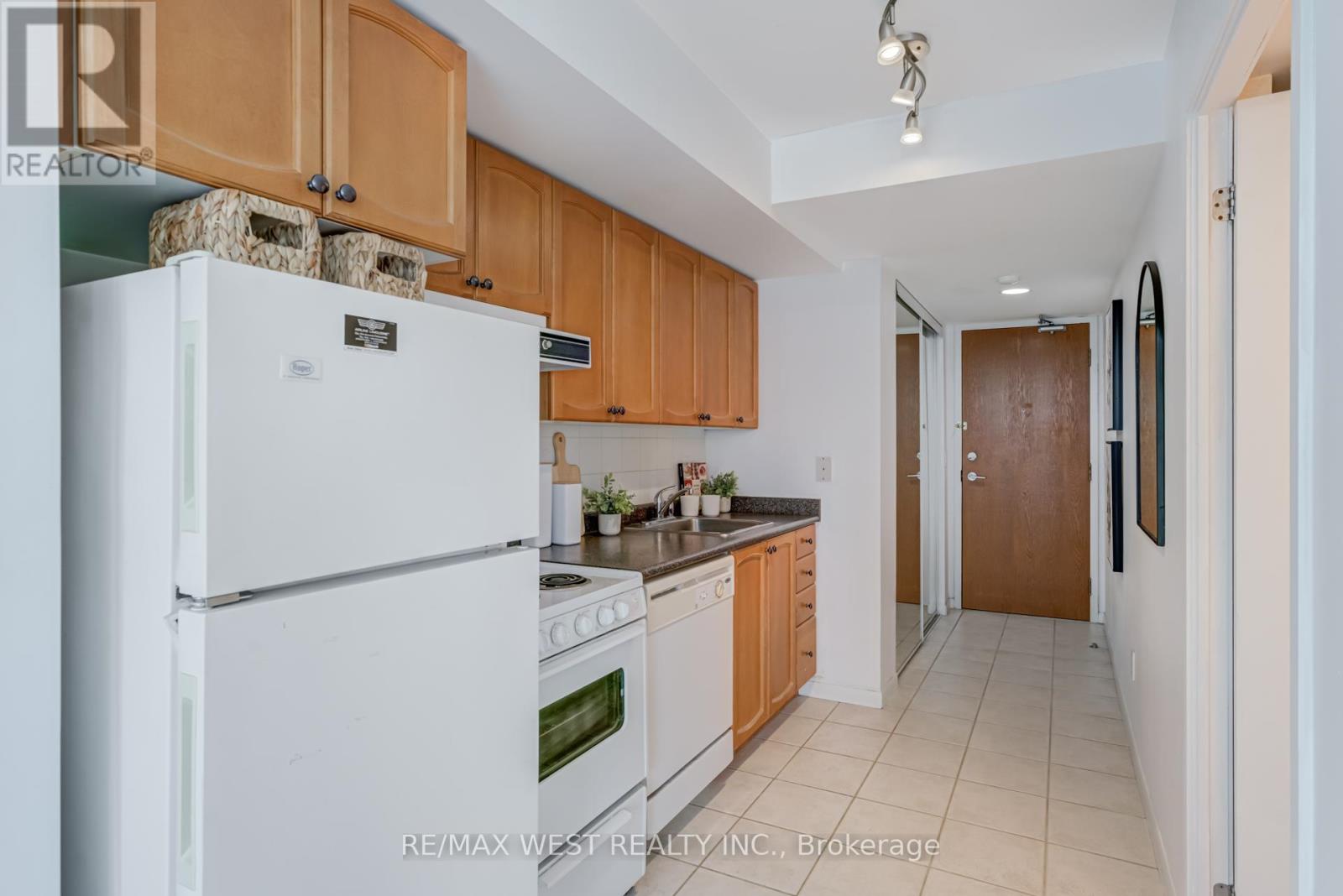 Photo 19 of 1407 219 Fort York Boulevard, Toronto ON