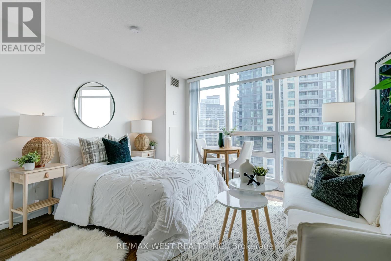 Photo 6 of 1407 219 Fort York Boulevard, Toronto ON