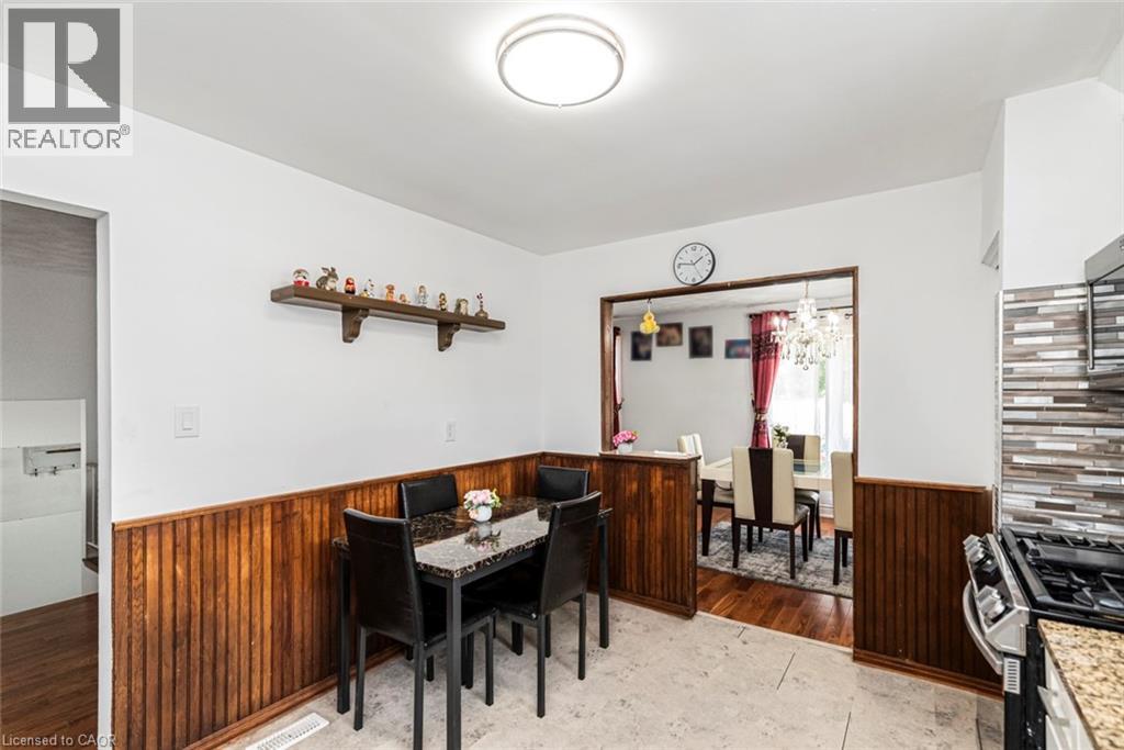Photo 12 of 102 Quaker Crescent, Hamilton ON