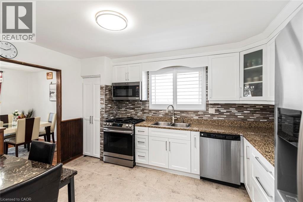 Photo 13 of 102 Quaker Crescent, Hamilton ON