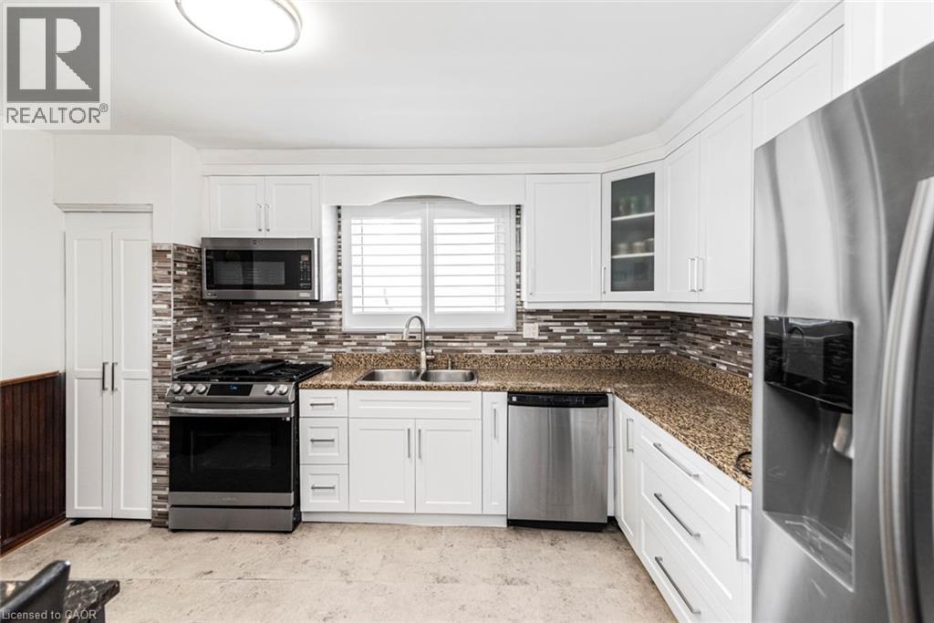 Photo 14 of 102 Quaker Crescent, Hamilton ON