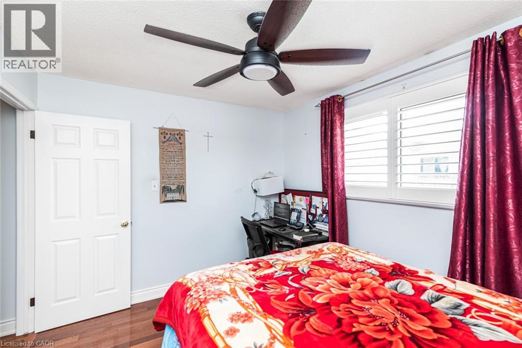 Photo 16 of 102 Quaker Crescent, Hamilton ON
