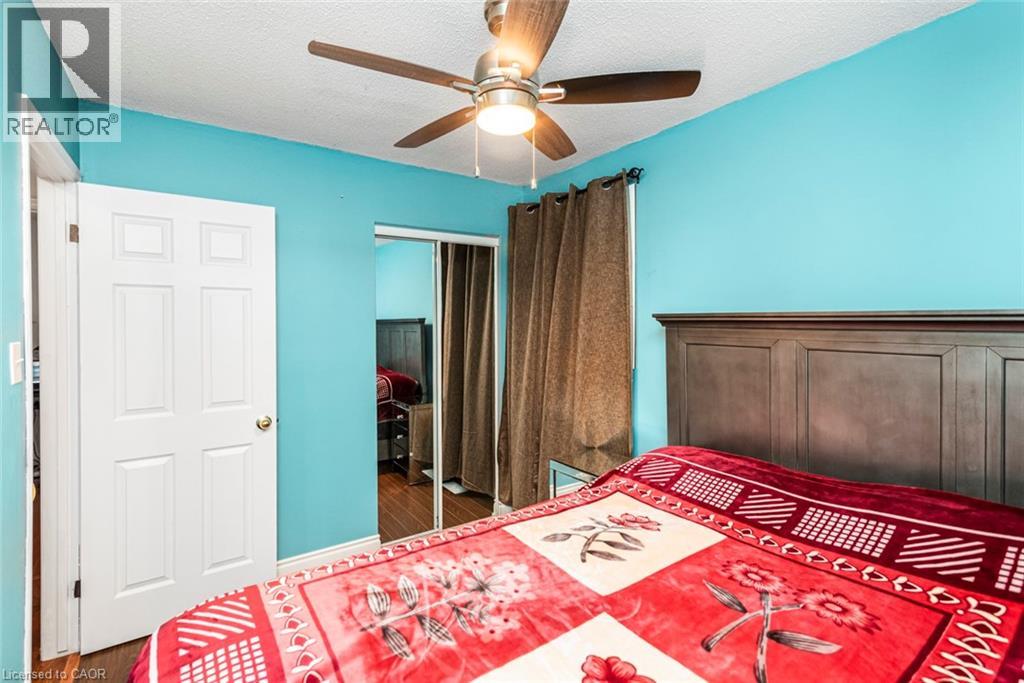 Photo 17 of 102 Quaker Crescent, Hamilton ON