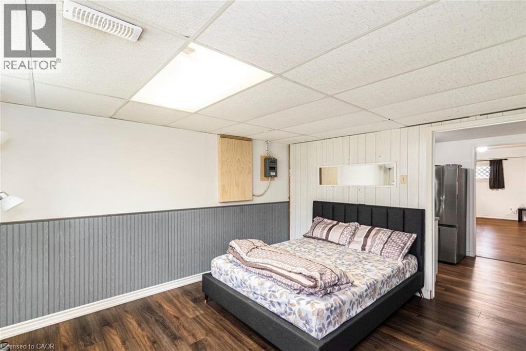 Photo 22 of 102 Quaker Crescent, Hamilton ON