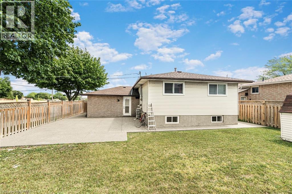 Photo 30 of 102 Quaker Crescent, Hamilton ON