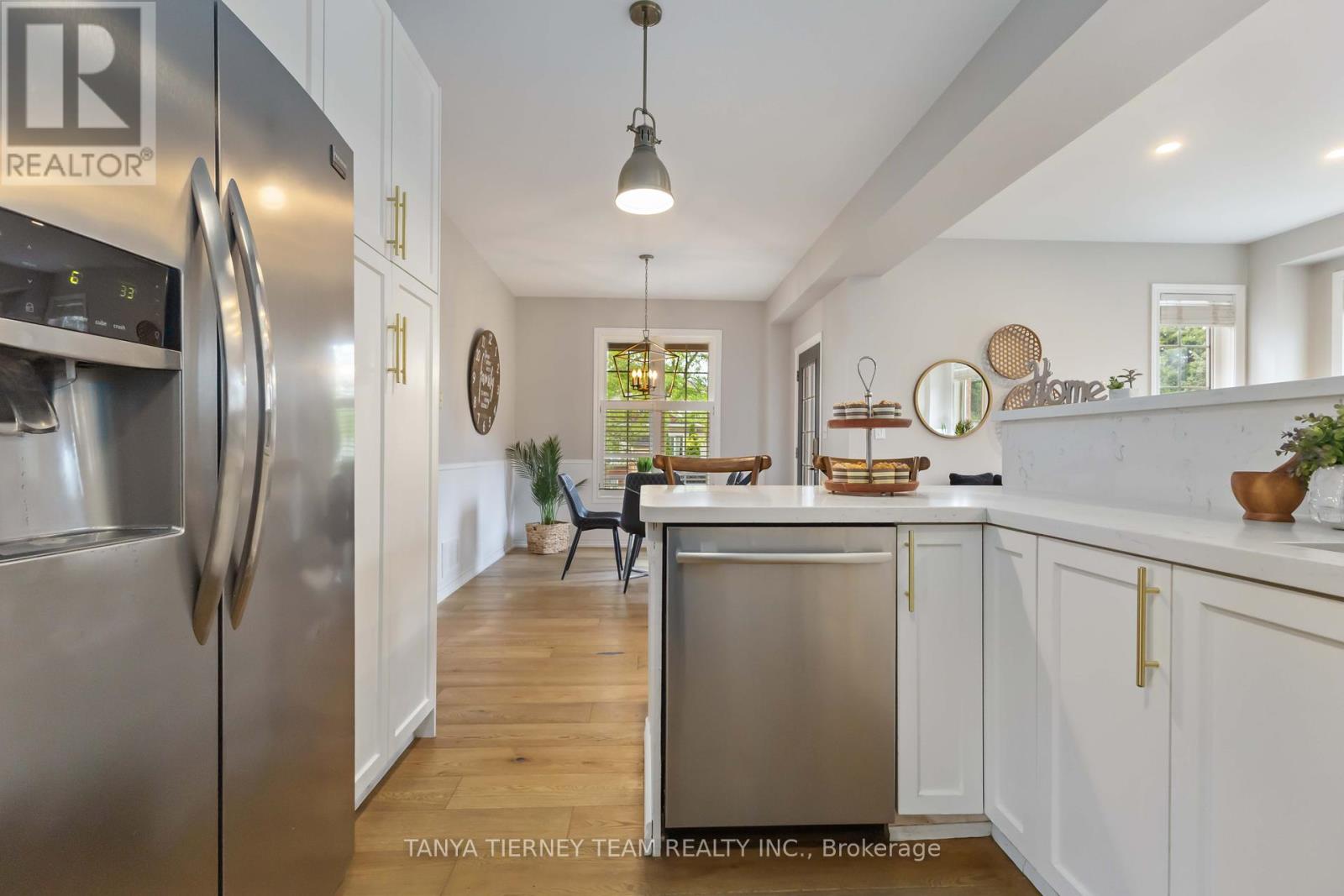 Photo 10 of 14 Amanda Avenue, Whitby ON