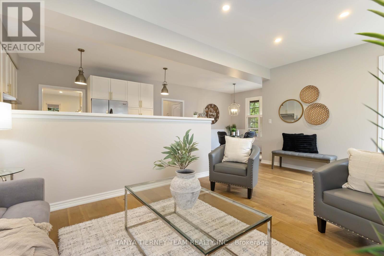Photo 17 of 14 Amanda Avenue, Whitby ON