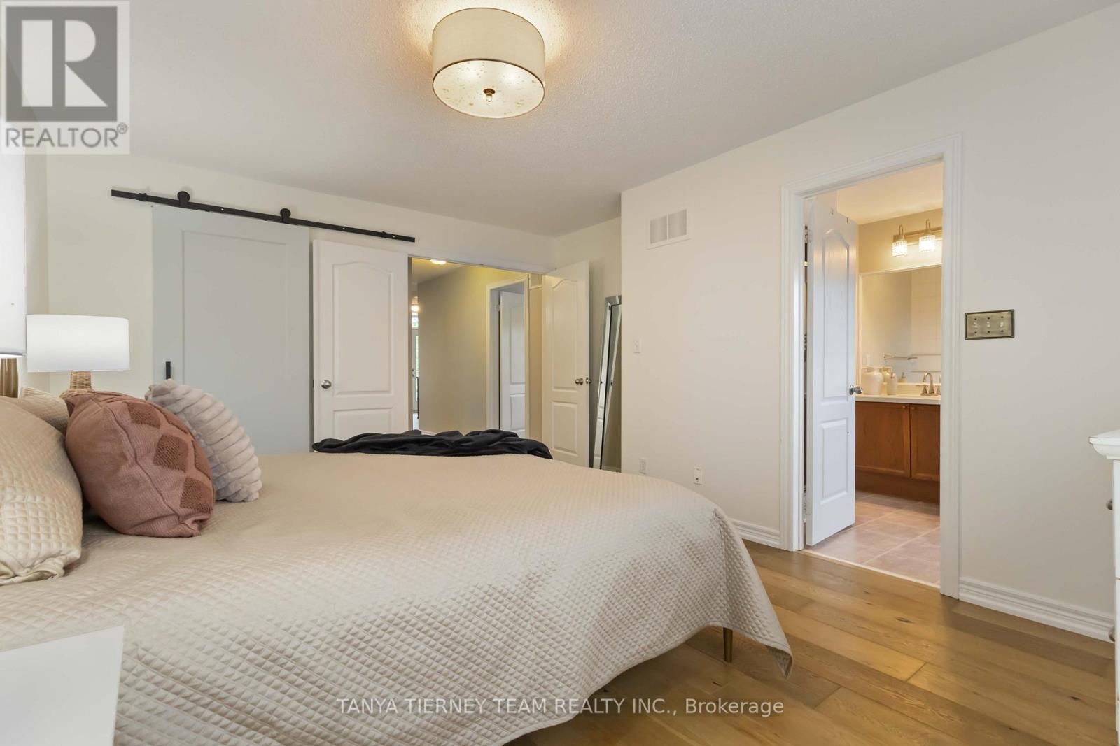 Photo 23 of 14 Amanda Avenue, Whitby ON