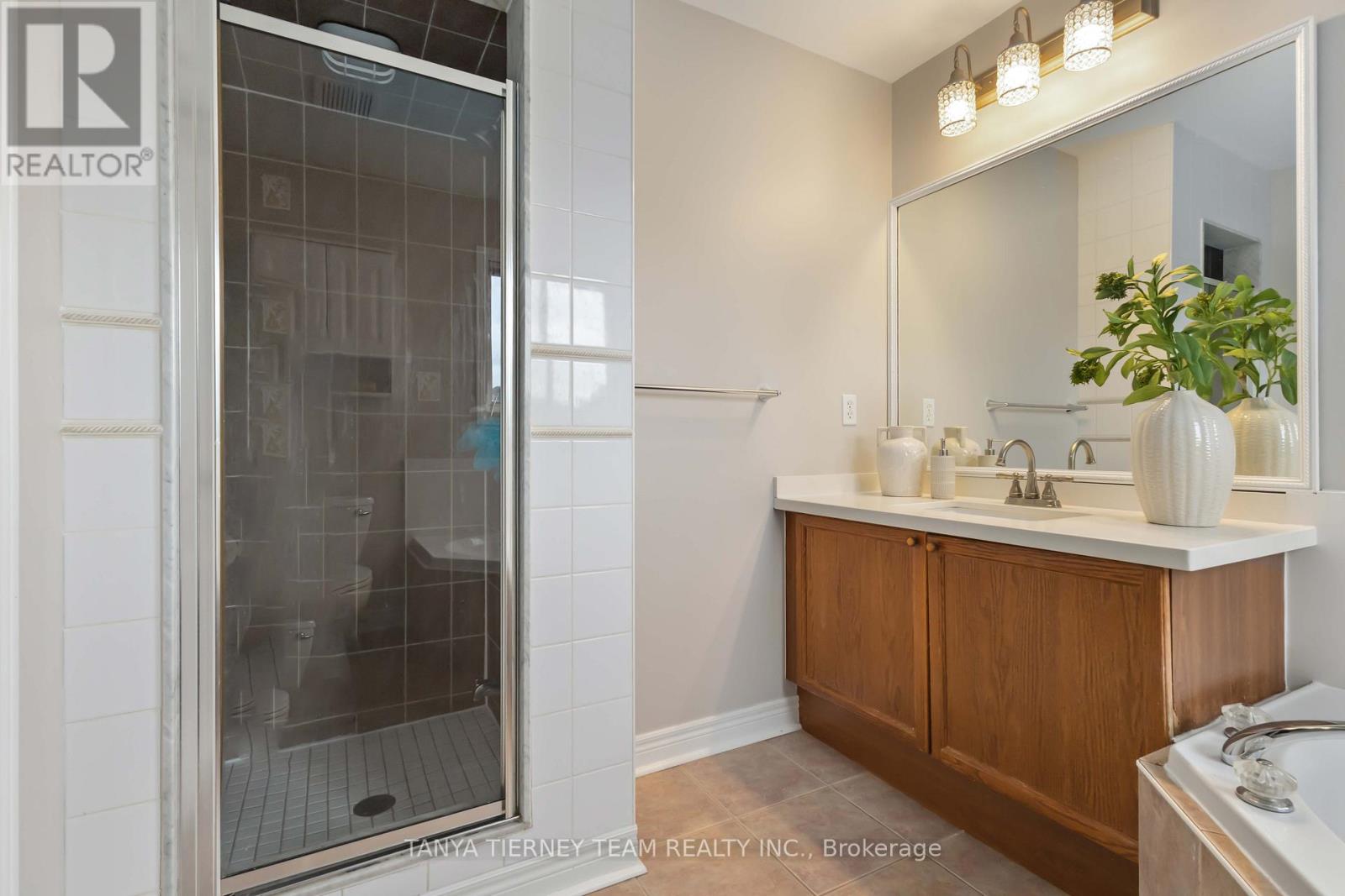 Photo 25 of 14 Amanda Avenue, Whitby ON