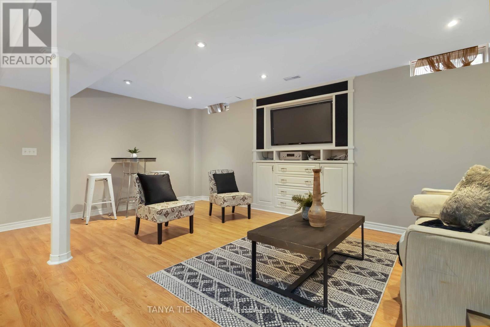 Photo 33 of 14 Amanda Avenue, Whitby ON