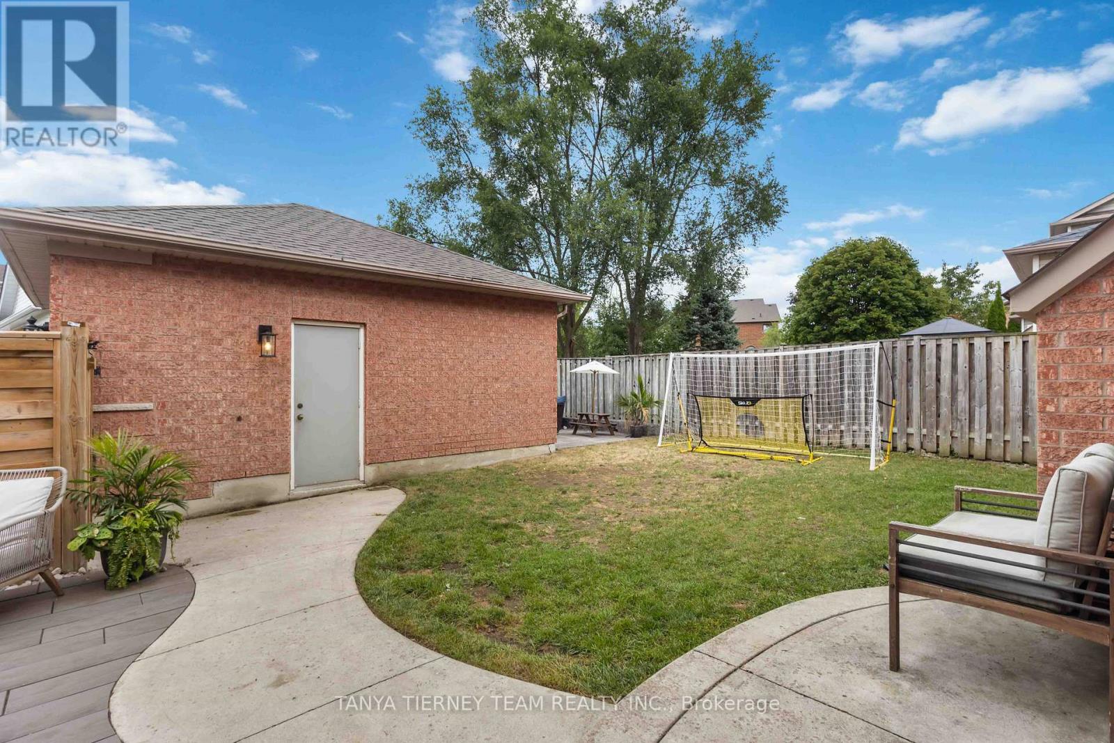 Photo 43 of 14 Amanda Avenue, Whitby ON