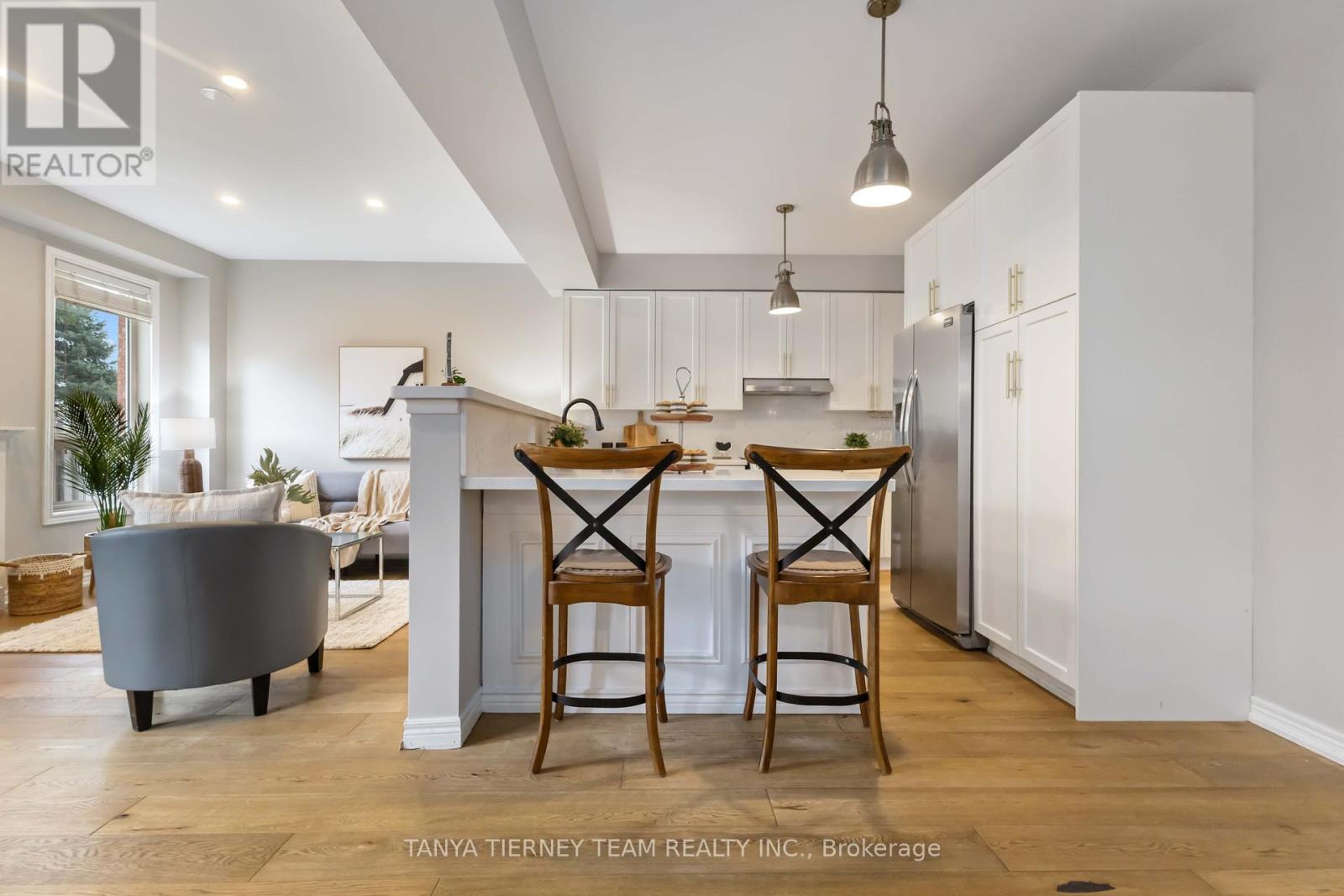 Photo 8 of 14 Amanda Avenue, Whitby ON