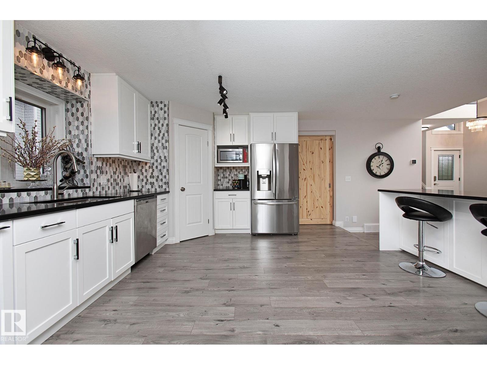 Photo 13 of 67 Westview Cr, Calmar AB