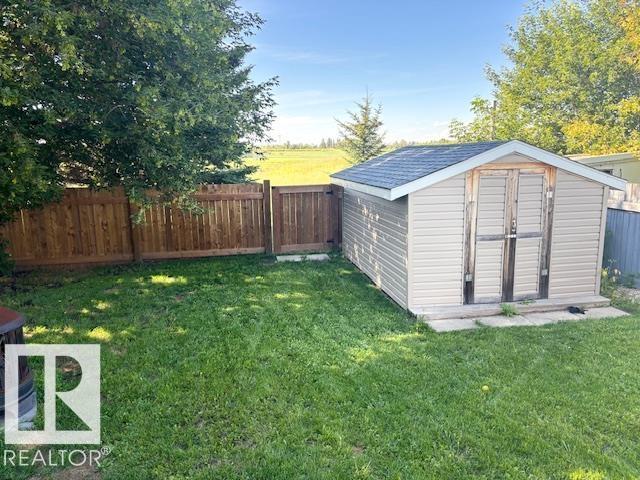 Photo 37 of 67 Westview Cr, Calmar AB