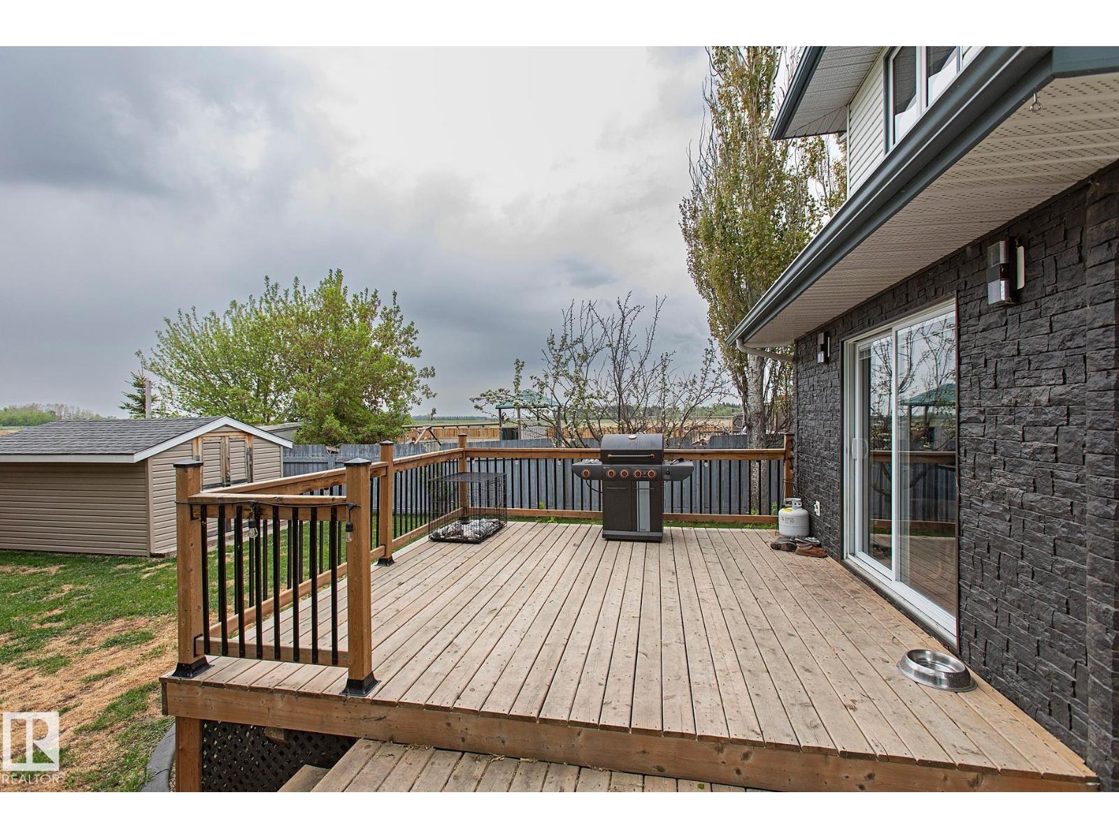 Photo 2 of 67 Westview Cr, Calmar AB