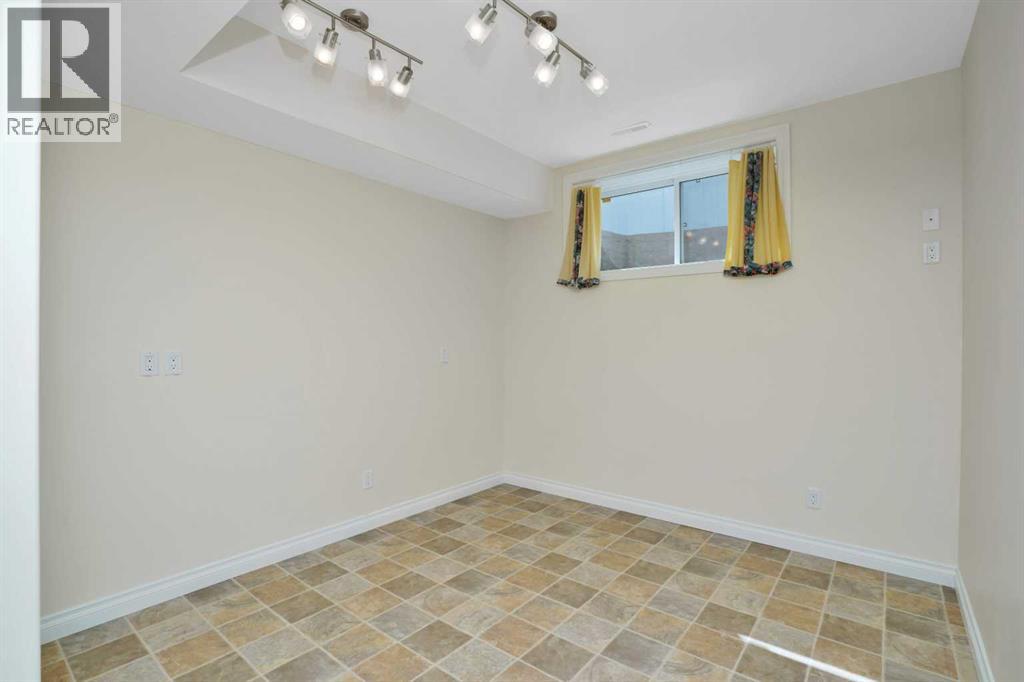 Photo 8 of 26 Parson Drive, Sylvan Lake AB