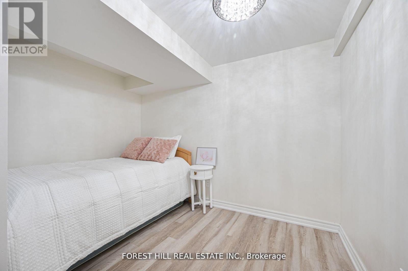 Photo 17 of 473 Apple Blossom Drive, Vaughan ON