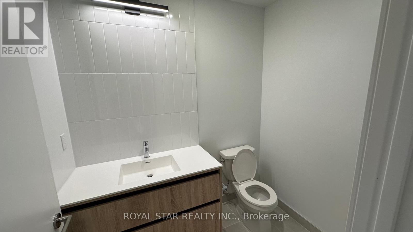 Photo 2 of B 1503 7950 Bathurst Street, Vaughan ON