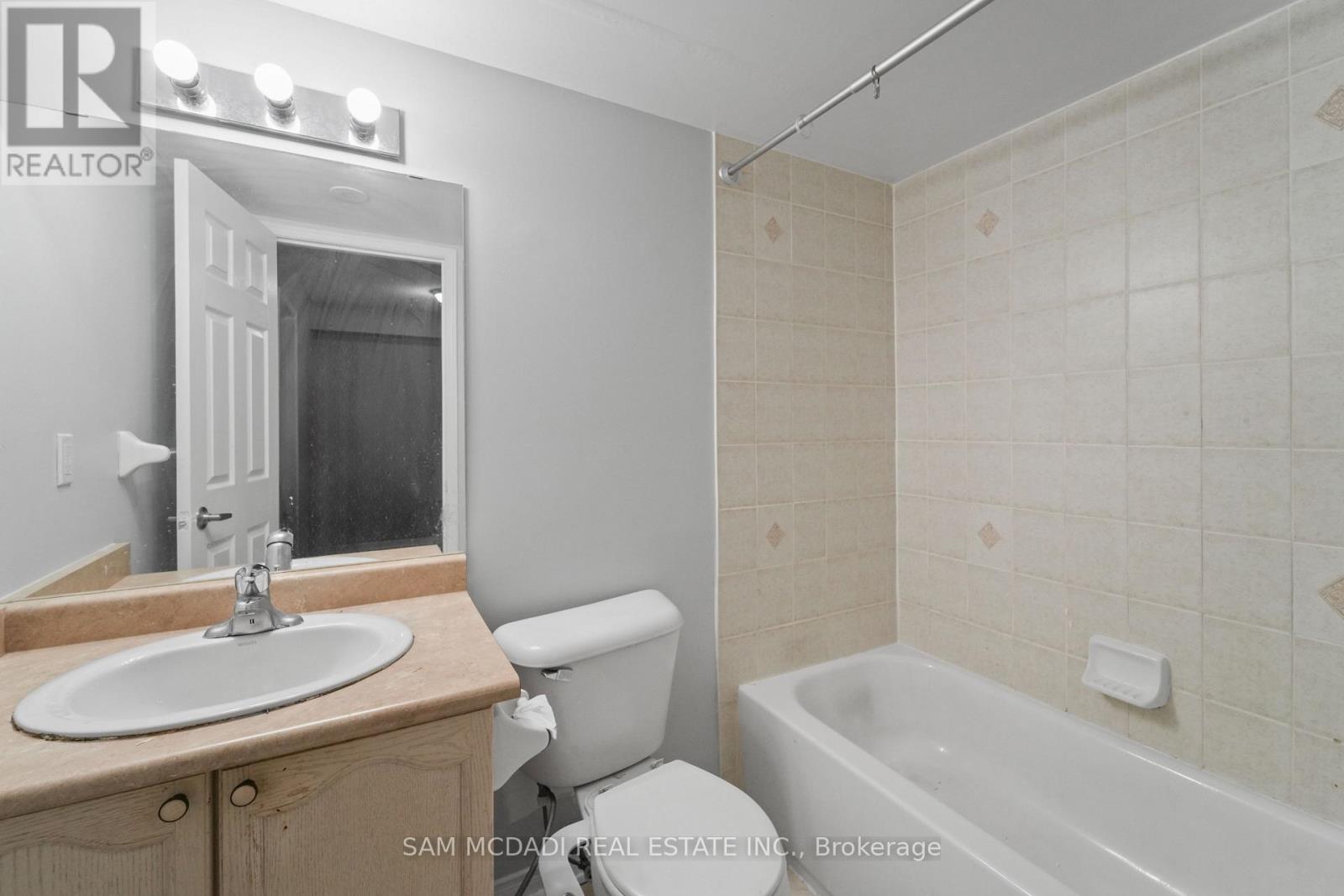 Photo 25 of 170 310 John Street, Markham ON