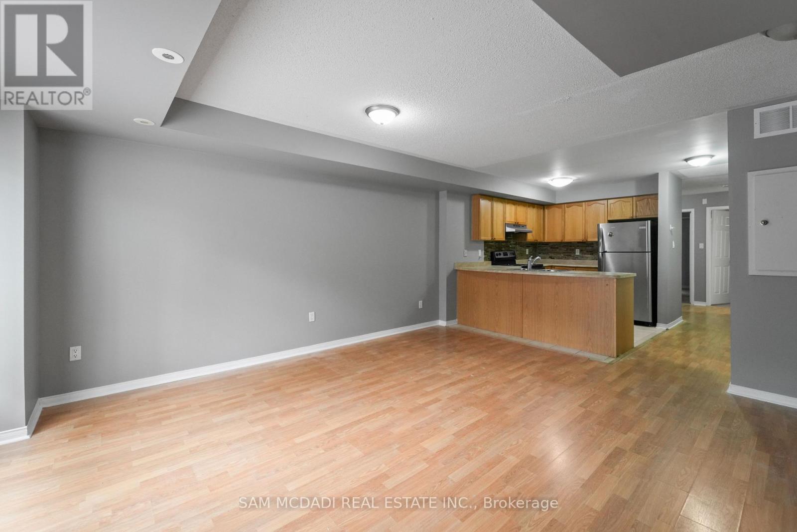 Photo 16 of 170 310 John Street, Markham ON