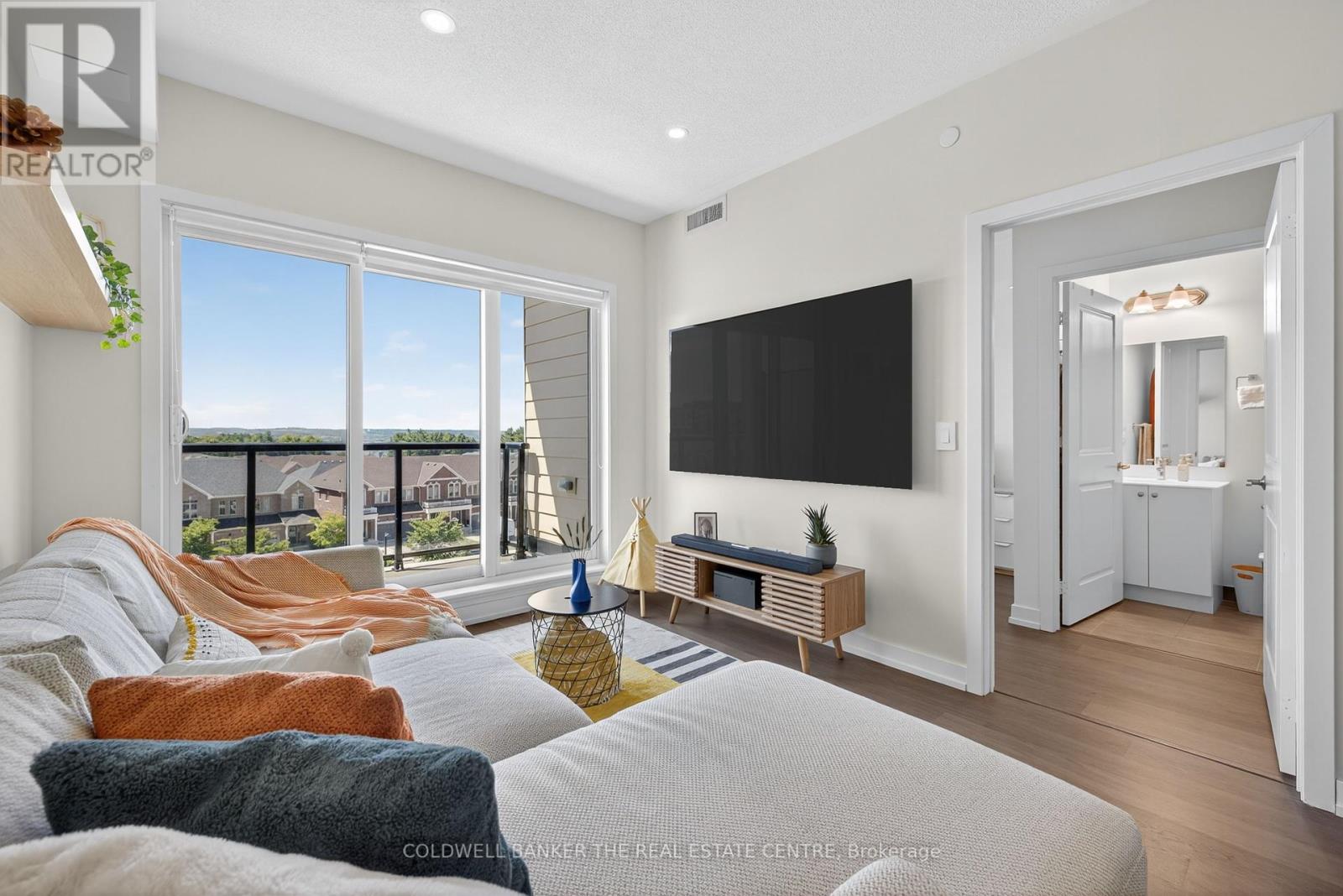 Photo 13 of 351 555 William Graham Drive, Aurora ON