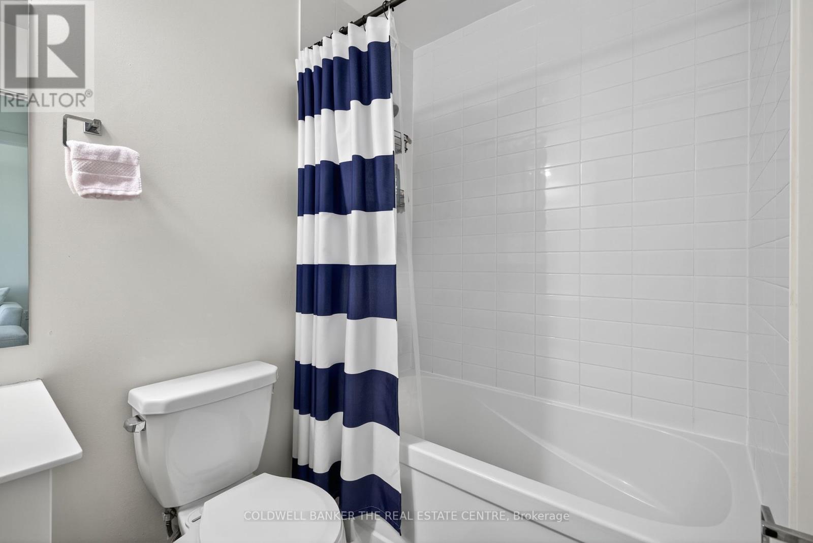 Photo 18 of 351 555 William Graham Drive, Aurora ON