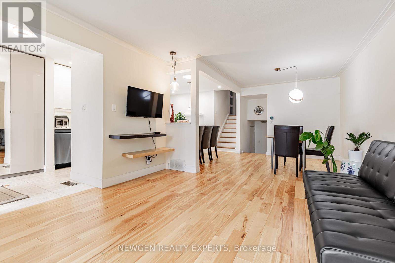 Photo 2 of 80 Sherwood Forest Drive, Markham ON