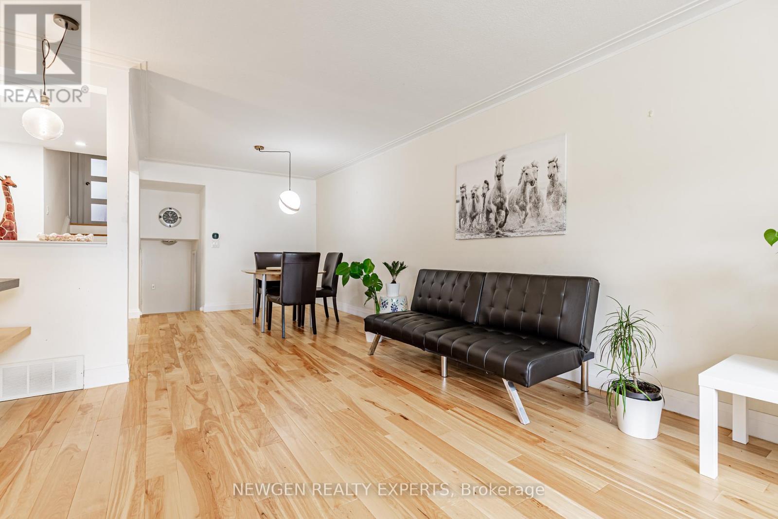 Photo 10 of 80 Sherwood Forest Drive, Markham ON