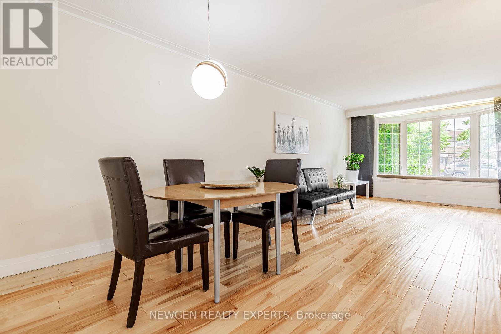 Photo 6 of 80 Sherwood Forest Drive, Markham ON