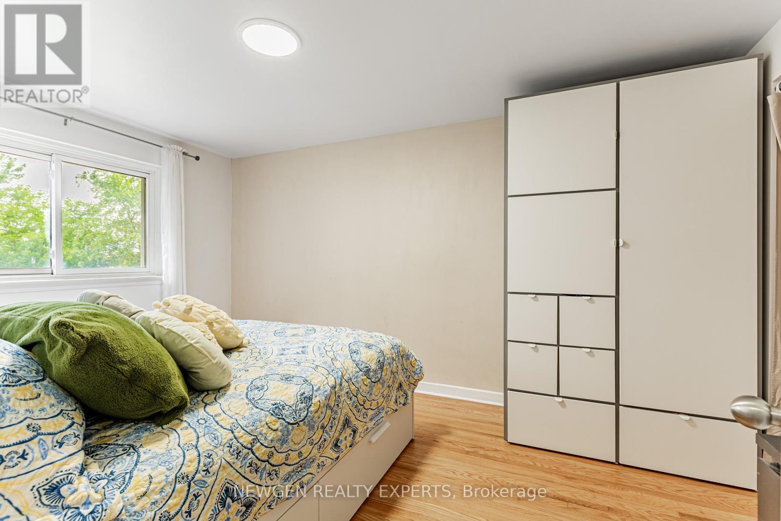 Photo 11 of 80 Sherwood Forest Drive, Markham ON
