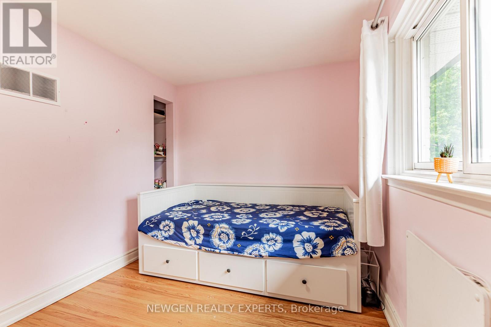 Photo 8 of 80 Sherwood Forest Drive, Markham ON