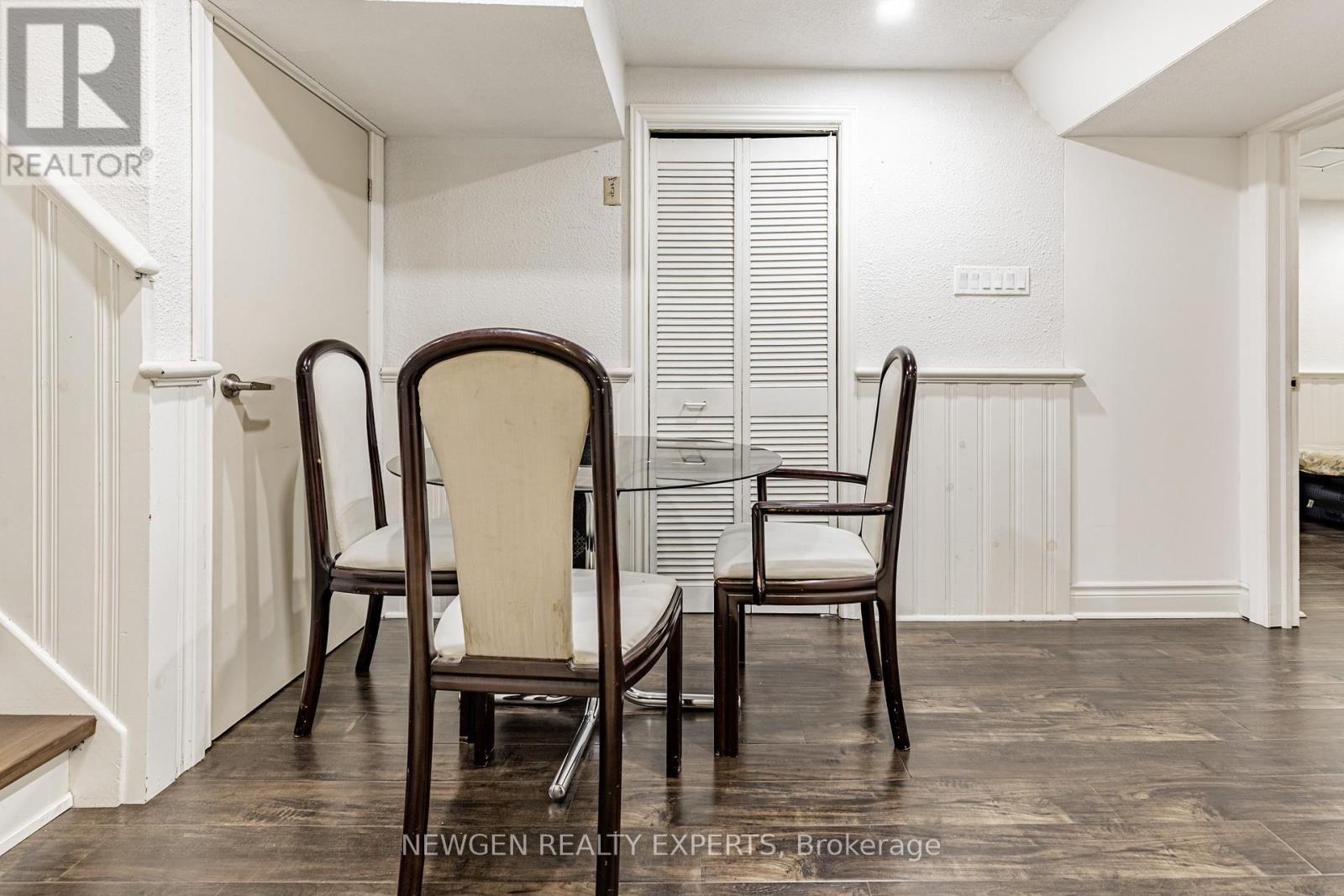 Photo 13 of 80 Sherwood Forest Drive, Markham ON