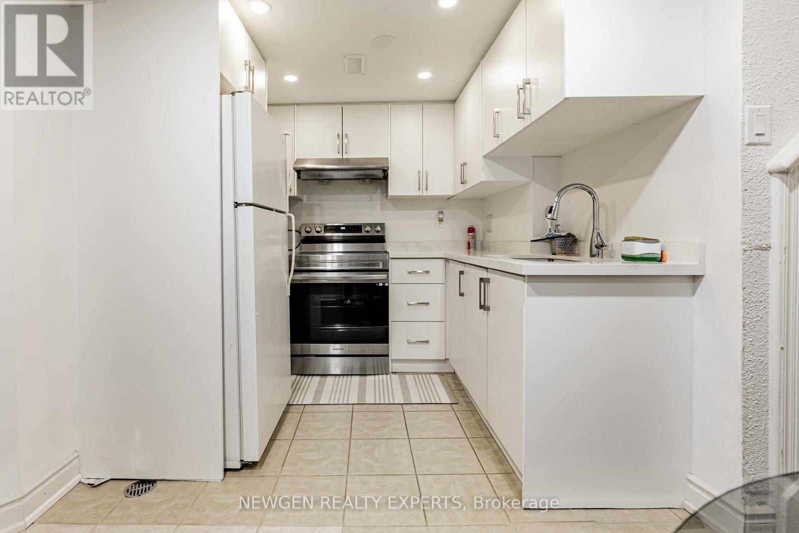 Photo 19 of 80 Sherwood Forest Drive, Markham ON