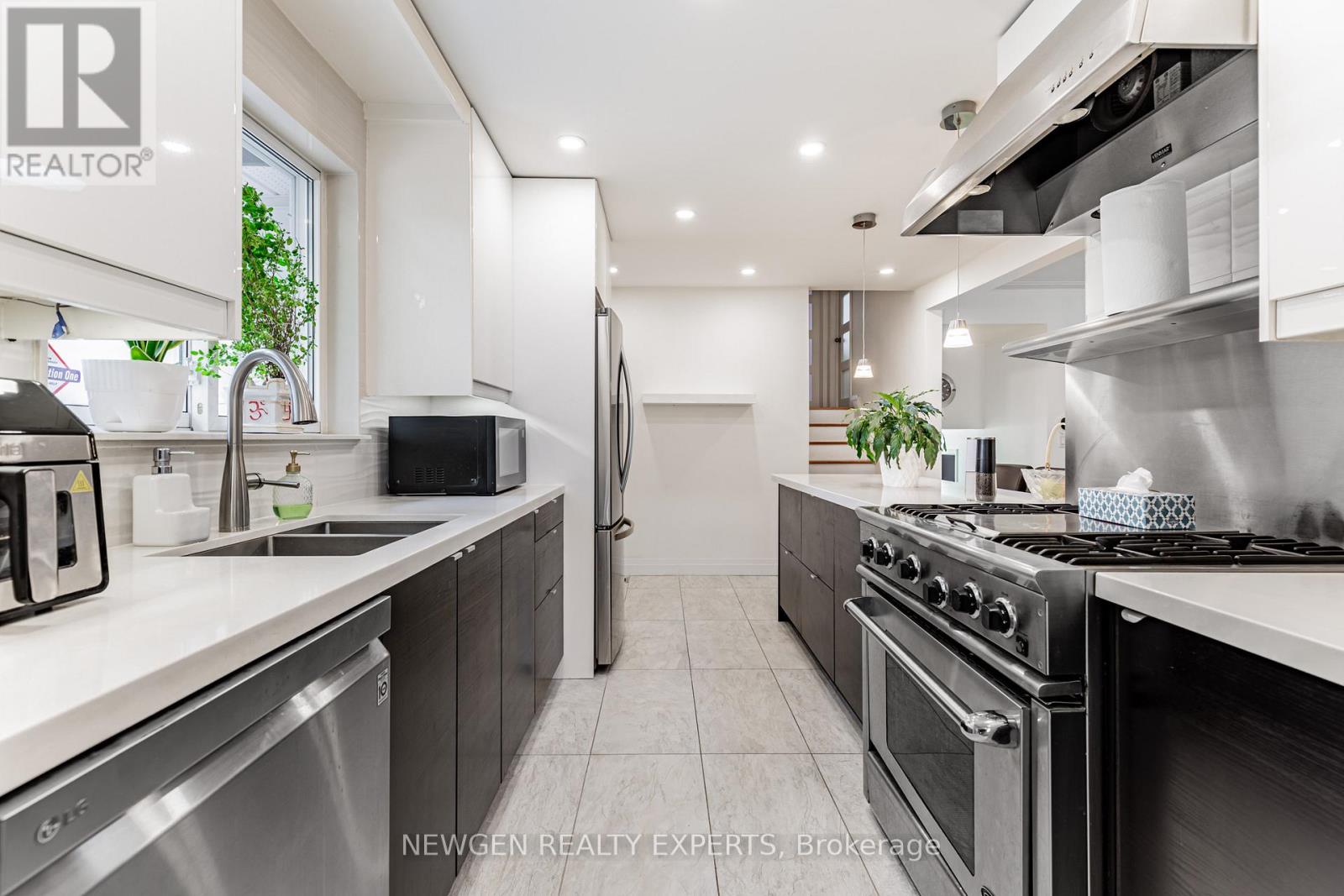 Photo 17 of 80 Sherwood Forest Drive, Markham ON