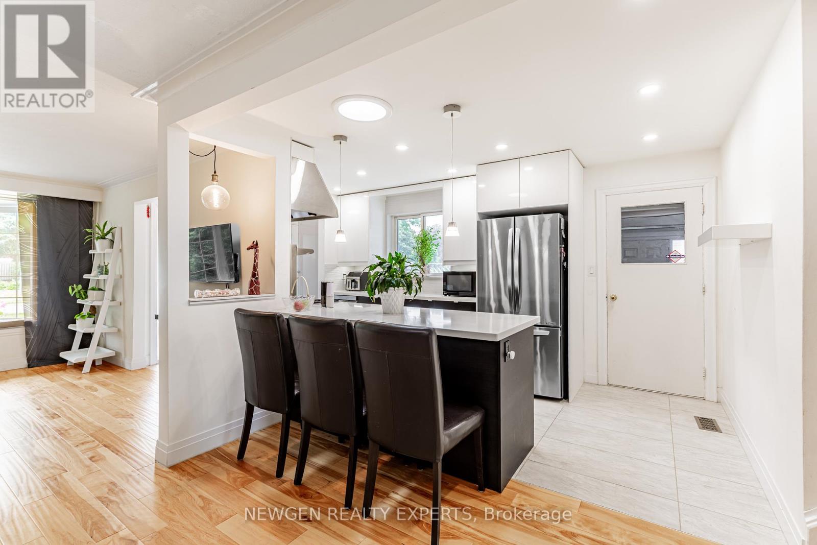 Photo 15 of 80 Sherwood Forest Drive, Markham ON