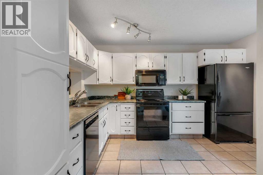 Single Family House for Sale in    Avenue SW Lakeview Calgary 