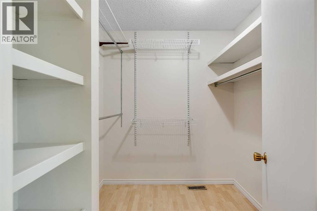 Single Family House for Sale in    Avenue SW Lakeview Calgary 