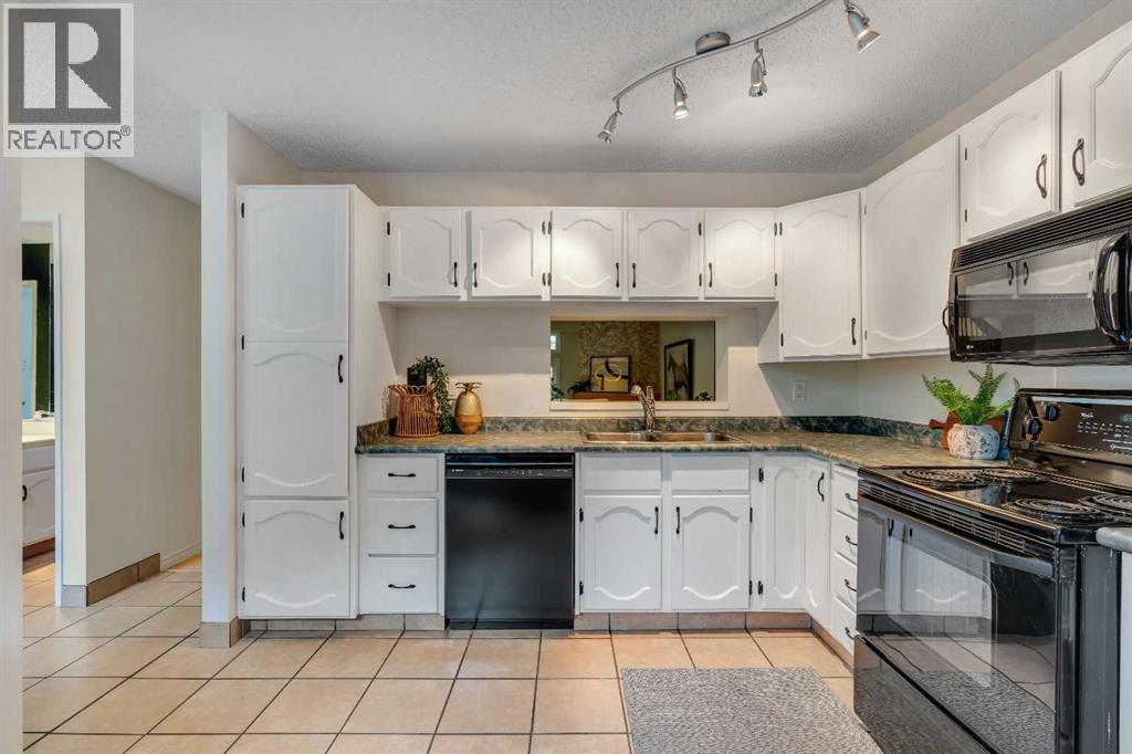 Single Family House for Sale in    Avenue SW Lakeview Calgary 