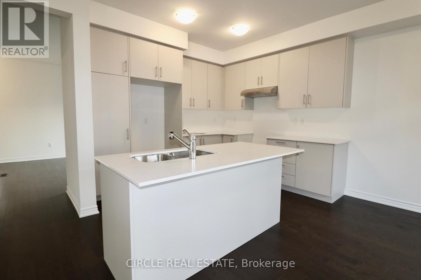 Photo 24 of 45 Gemini Drive, Barrie ON