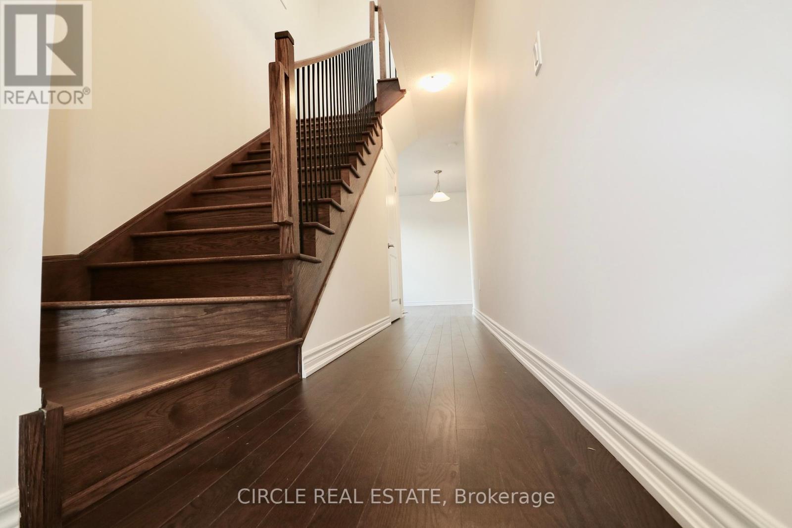 Photo 26 of 45 Gemini Drive, Barrie ON
