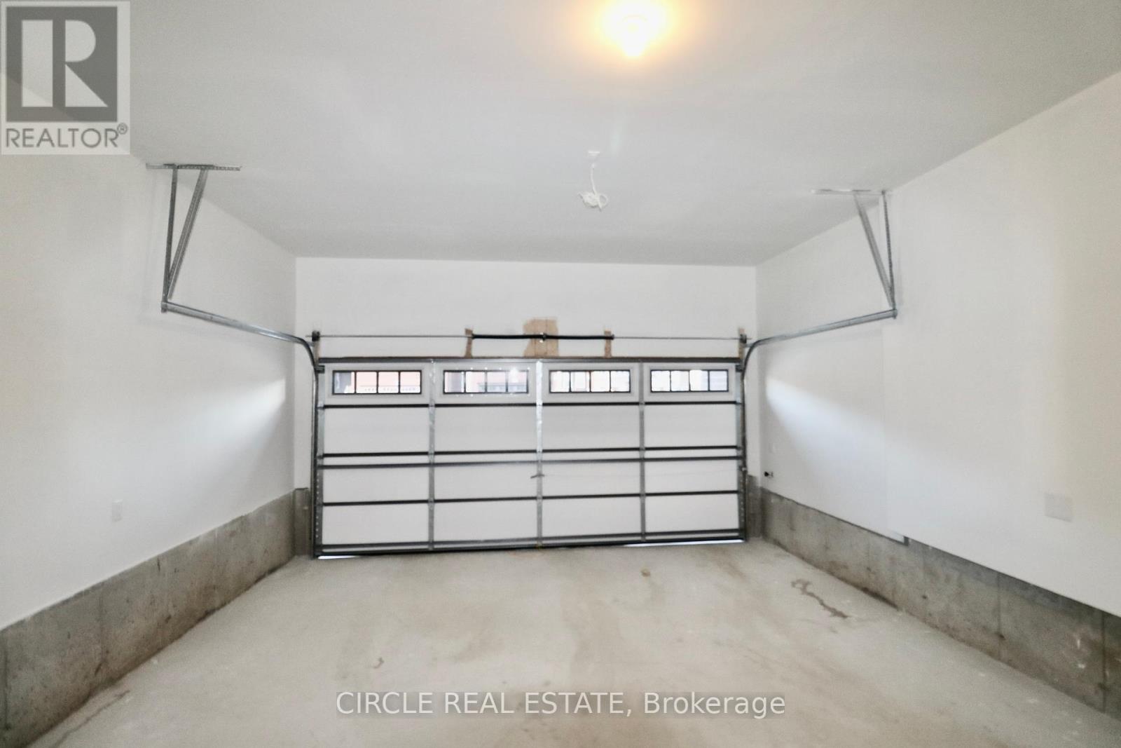 Photo 25 of 45 Gemini Drive, Barrie ON