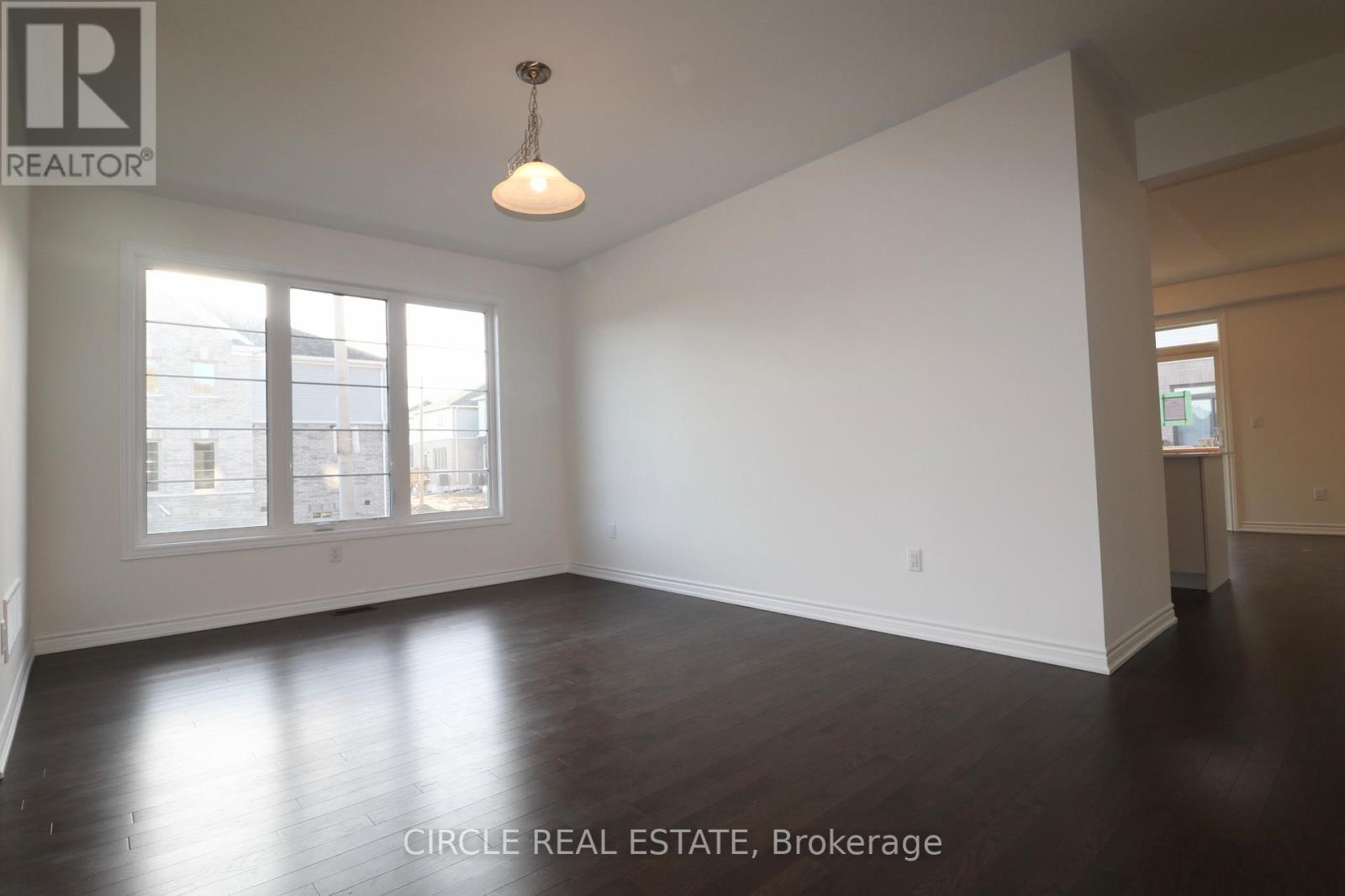 Photo 17 of 45 Gemini Drive, Barrie ON