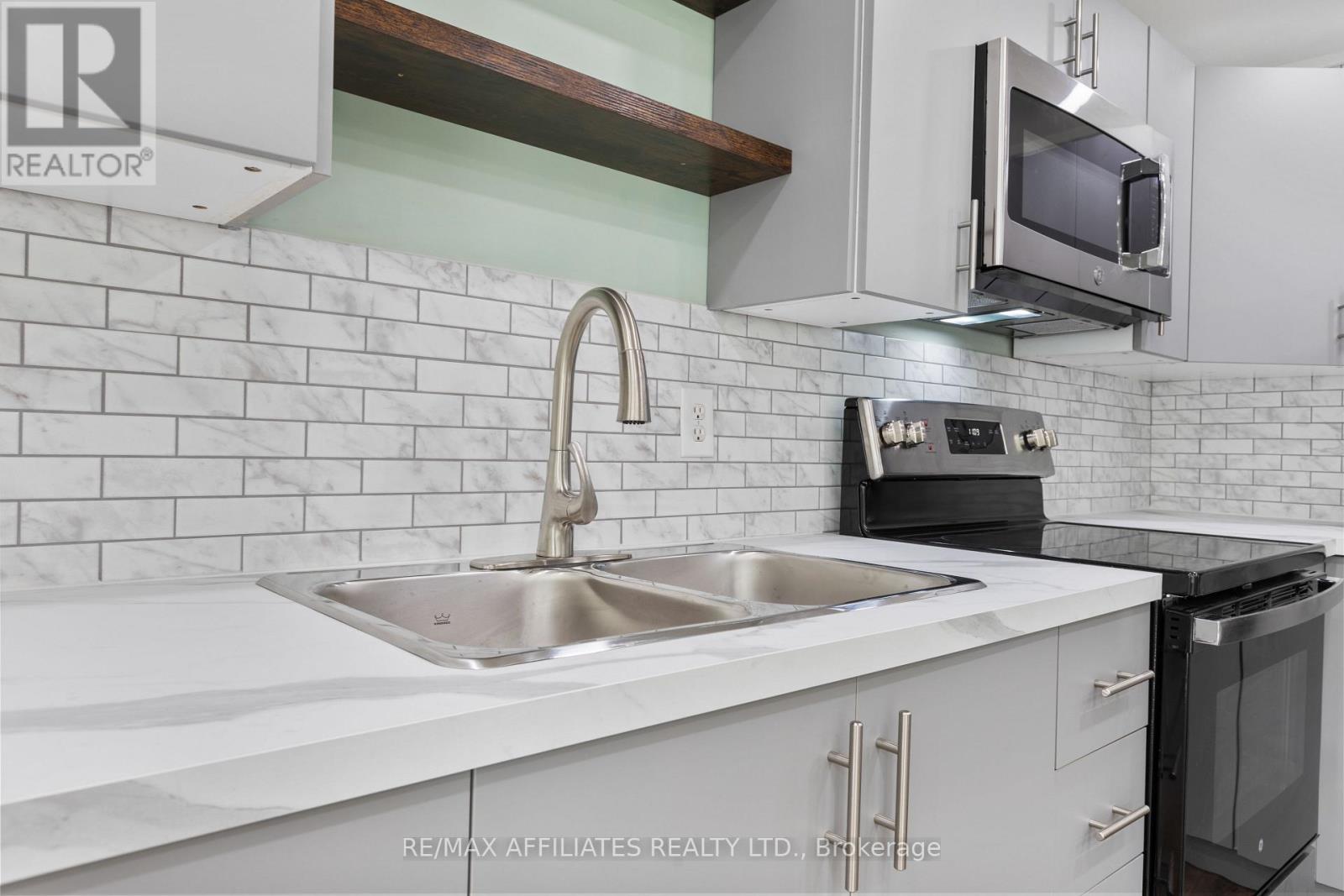Photo 25 of 79 Henry Street, Merrickvillewolford ON