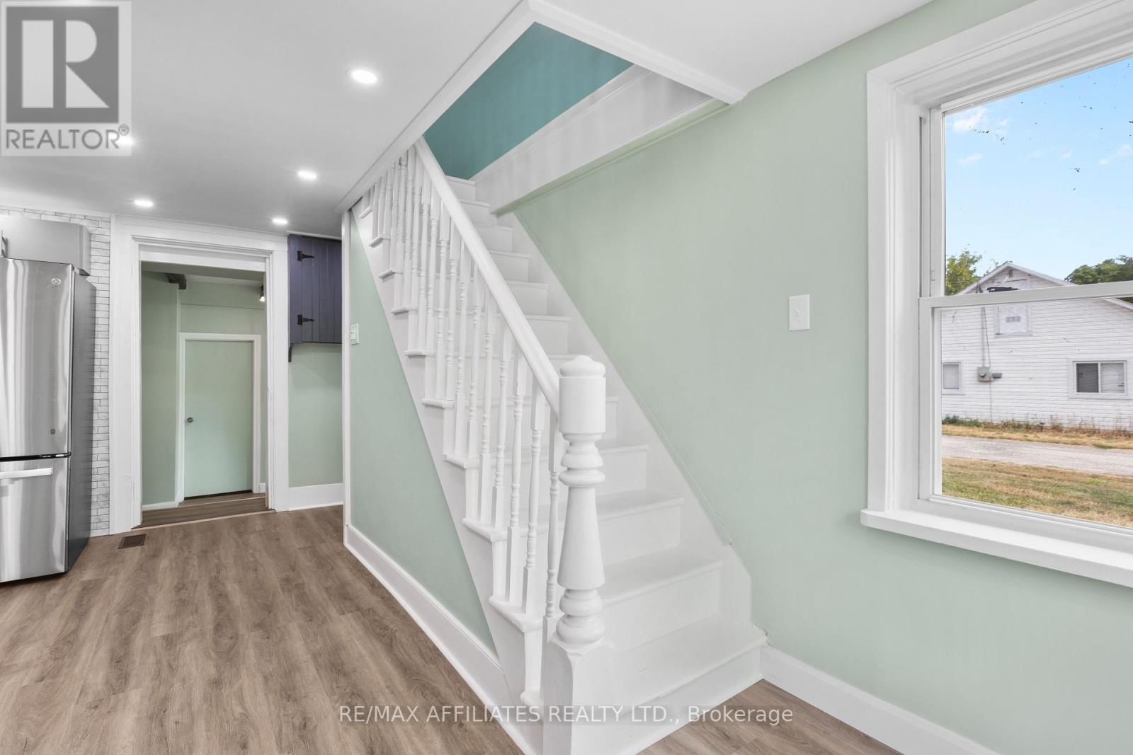 Photo 13 of 79 Henry Street, Merrickvillewolford ON