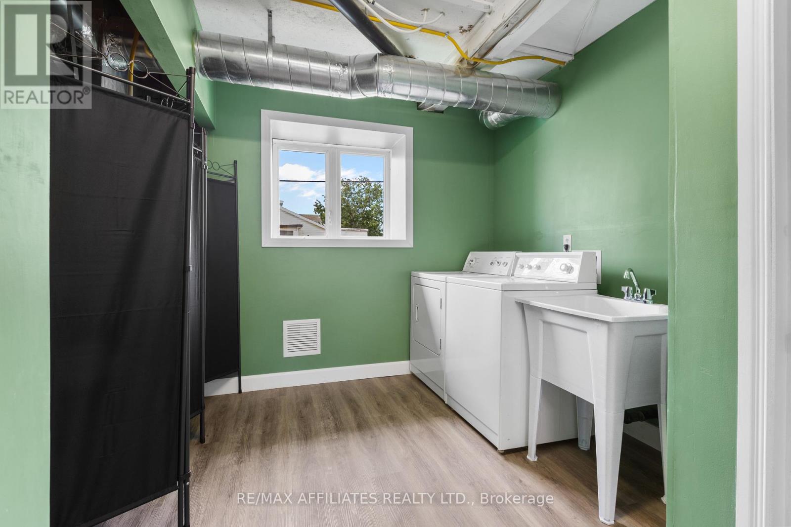 Photo 18 of 79 Henry Street, Merrickvillewolford ON