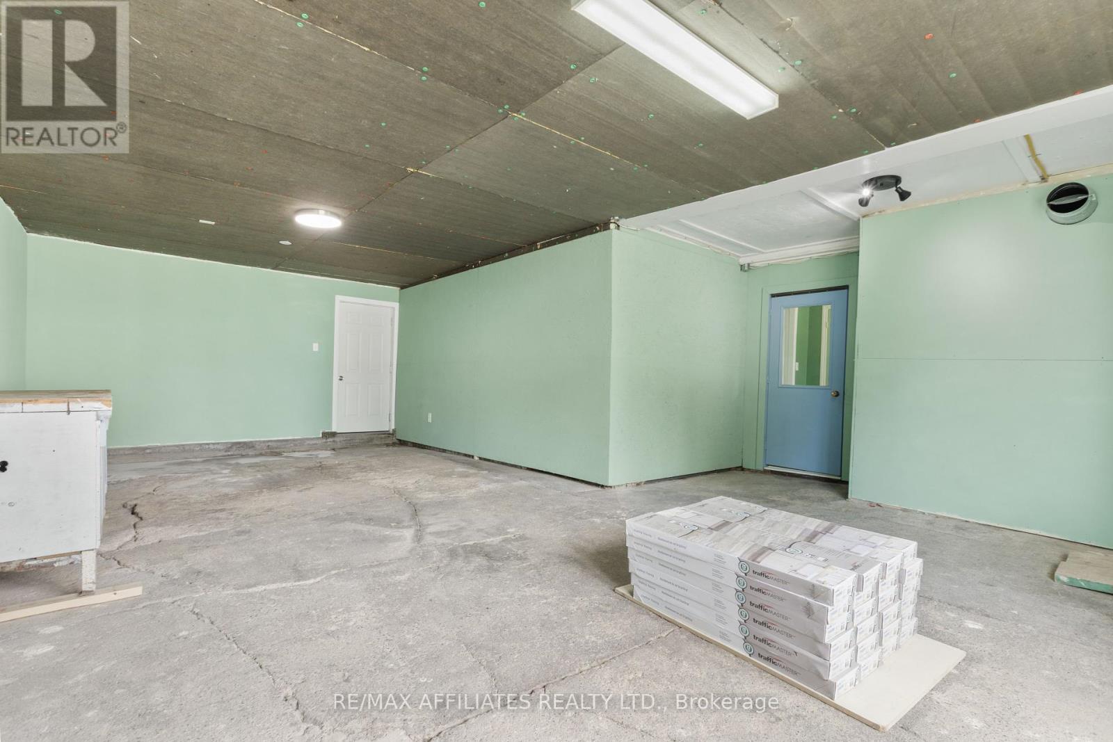 Photo 2 of 79 Henry Street, Merrickvillewolford ON