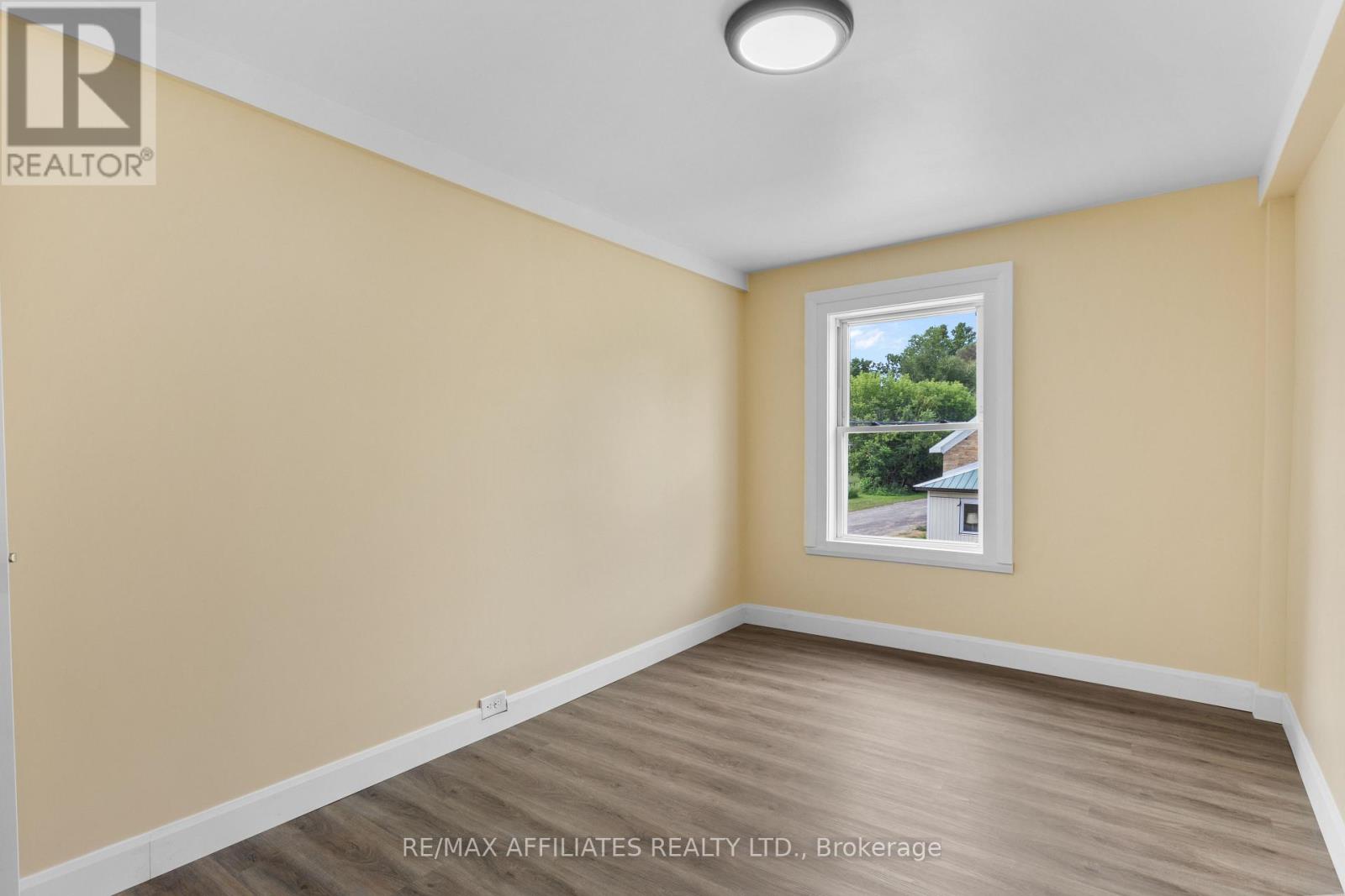 Photo 11 of 79 Henry Street, Merrickvillewolford ON