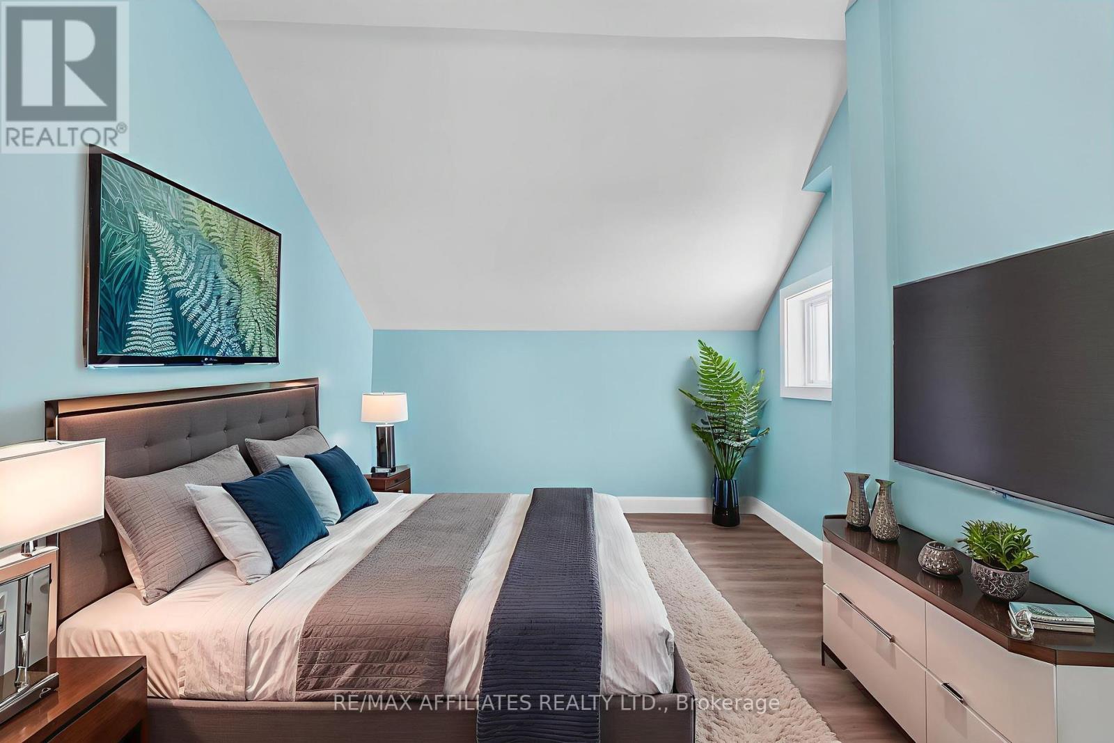 Photo 6 of 79 Henry Street, Merrickvillewolford ON
