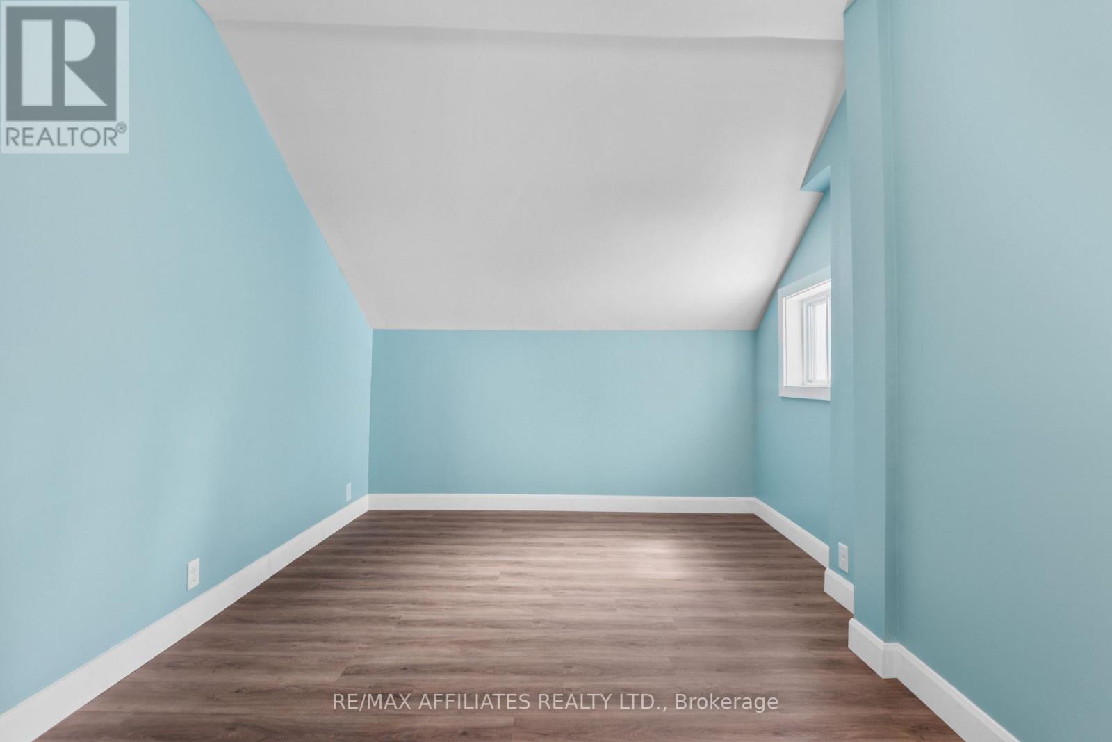 Photo 14 of 79 Henry Street, Merrickvillewolford ON